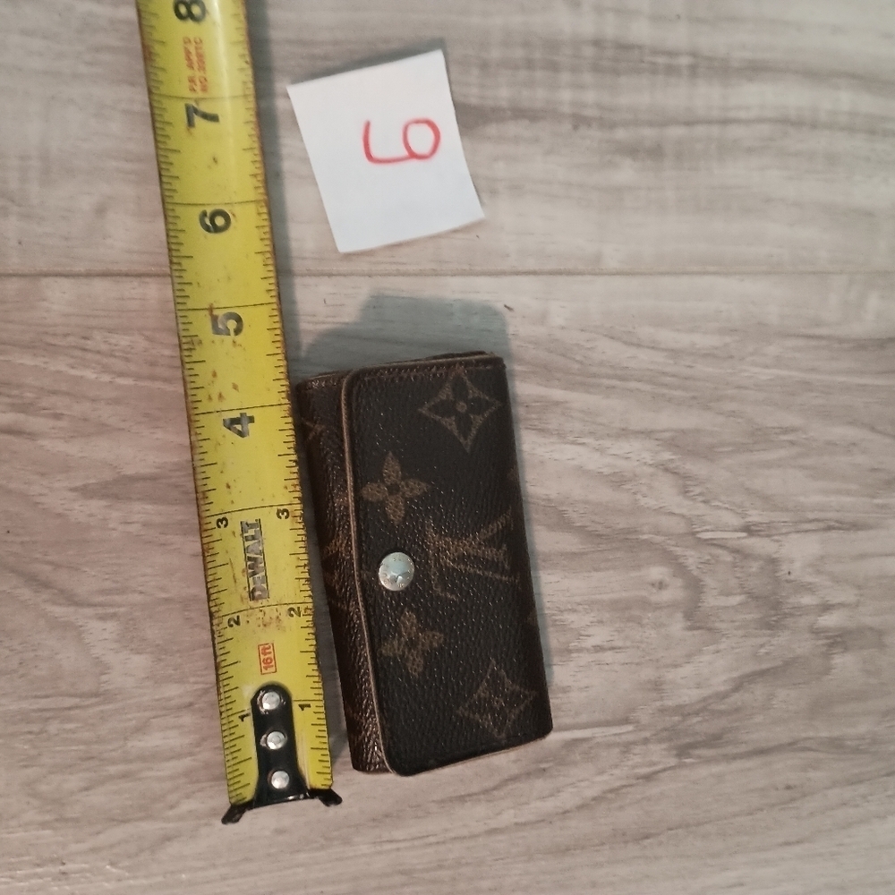 LOUIS VUITTON Key Case Monogram Beige Monogram Canvas Authentic - Picture 7 of 8